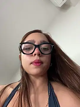 hottiee melannie online show from 15, 4, 2026