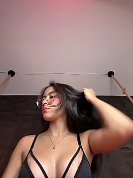 Juanita-Diaz online show from 8, 10, 2025