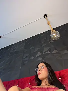 Juanita-Diaz online show from 4, 12, 2025