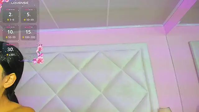 Miaa Smithh   online show from 17, 2, 2026