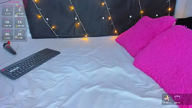 Danaa moore  online show from 21, 10, 2025