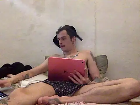 Snapshot of chrisalmeid_ chatting on 13, 10, 2025 chrisalmeid online show from 13, 10, 2025
