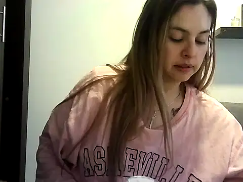 Snapshot of Valery__Rouse_ chatting on 23, 4, 2026 Valery Rouse online show from 23, 4, 2026