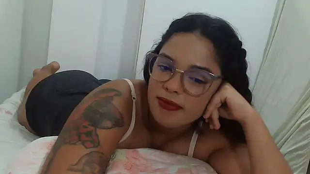 Snapshot of SecretBrunette chatting on 16, 5, 2026 SecretBrunette online show from 16, 5, 2026