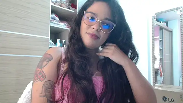 Snapshot of SecretBrunette chatting on 3, 10, 2025 SecretBrunette online show from 3, 10, 2025