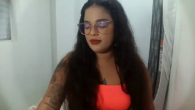 Snapshot of SecretBrunette chatting on 28, 4, 2026 SecretBrunette online show from 28, 4, 2026