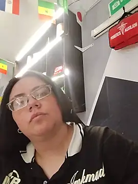Snapshot of julieta_flores chatting on 19, 6, 2026 julieta flores online show from 19, 6, 2026