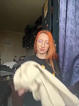 DaddysLittleSlutfox online show from 14, 4, 2026