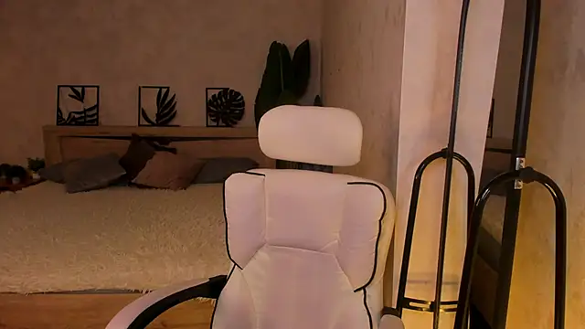 Lynn Martin online show from 24, 4, 2026