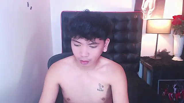 Snapshot of Asianbluefuckerrrr chatting on 25, 9, 2025 Asianbluefuckerrrr online show from 25, 9, 2025