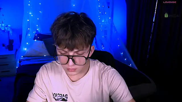 travis wolf  online show from 24, 11, 2025