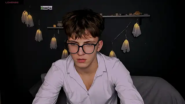 travis wolf  online show from 29, 10, 2025