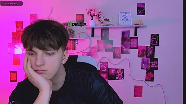 travis wolf  online show from 15, 4, 2026