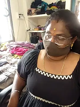Snapshot of Tamil_Kavitha10 chatting on 18, 6, 2026 Tamil Kavitha10 online show from 18, 6, 2026