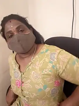 Snapshot of Tamil_Kavitha10 chatting on 10, 10, 2025 Tamil Kavitha10 online show from 10, 10, 2025