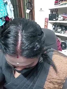 Snapshot of Tamil_Kavitha10 chatting on 31, 10, 2025 Tamil Kavitha10 online show from 31, 10, 2025