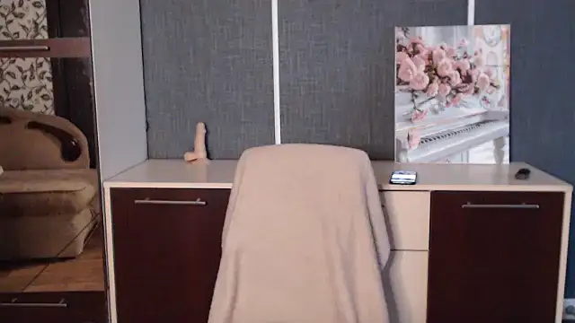 AmoraLuv online show from 12, 11, 2025