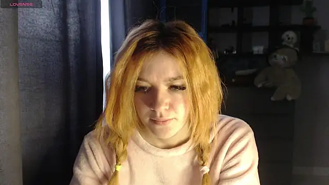 Snapshot of __Elina__ chatting on 10, 10, 2025 Elina online show from 10, 10, 2025