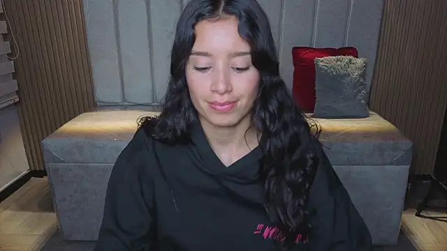  Mia Evans 1 online show from 7, 2, 2026