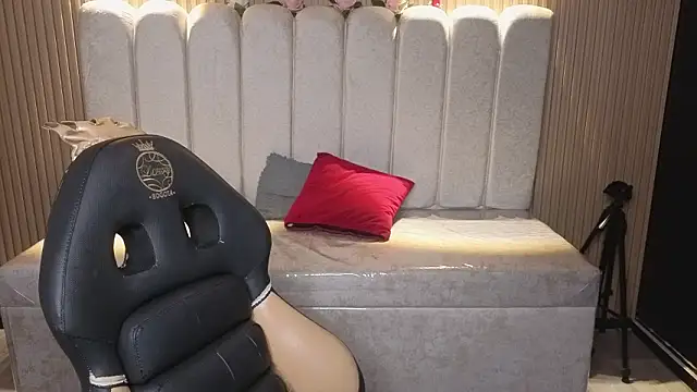  Mia Evans 1 online show from 25, 2, 2026