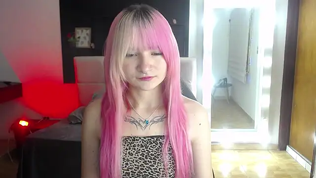 Snapshot of _Charlotte_Collins_ chatting on 9, 7, 2026 Charlotte Collins online show from 9, 7, 2026