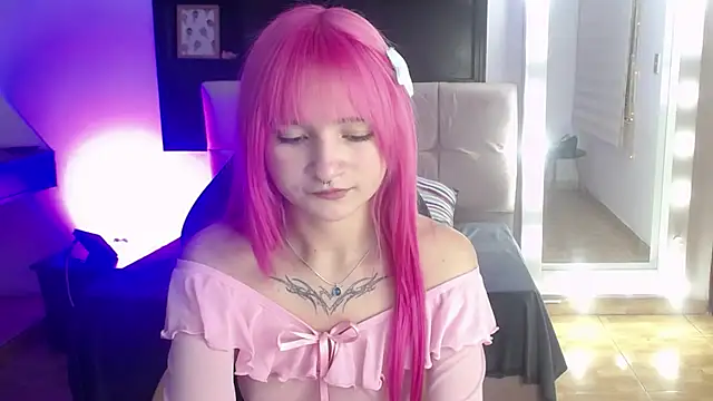 Snapshot of _Charlotte_Collins_ chatting on 18, 7, 2026 Charlotte Collins online show from 18, 7, 2026