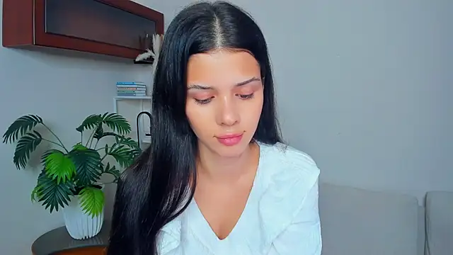 JoCauterucci online show from 17, 10, 2025