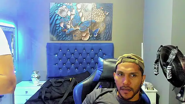 Snapshot of AngelAndChris chatting on 19, 9, 2025 AngelAndChris online show from 19, 9, 2025