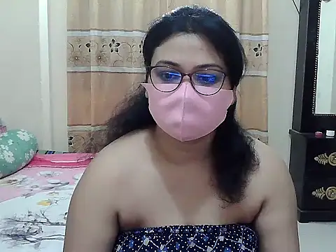 Snapshot of Elena_cruz5 chatting on 26, 10, 2025 Elena cruz5 online show from 26, 10, 2025