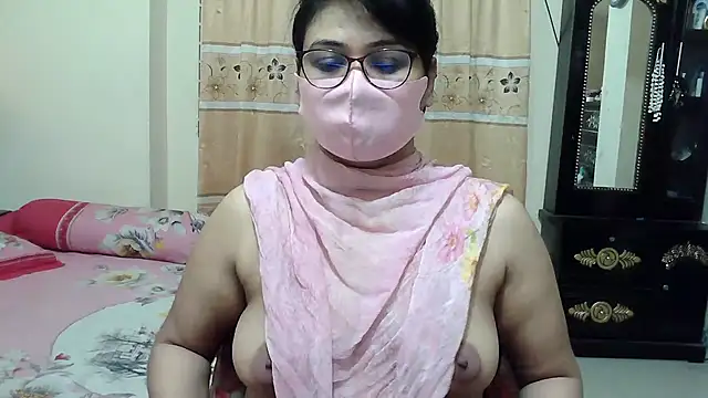 Snapshot of Elena_cruz5 chatting on 28, 11, 2025 Elena cruz5 online show from 28, 11, 2025