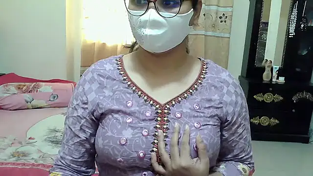 Snapshot of Elena_cruz5 chatting on 1, 12, 2025 Elena cruz5 online show from 1, 12, 2025