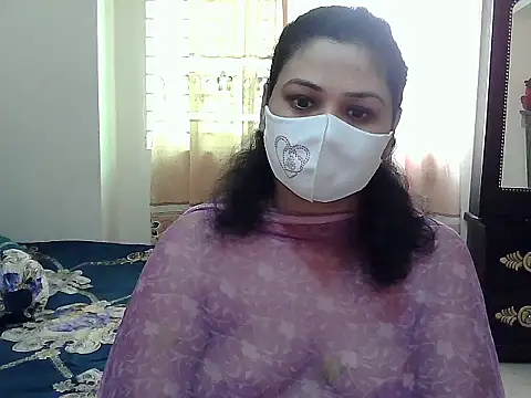 Snapshot of Elena_cruz5 chatting on 12, 10, 2025 Elena cruz5 online show from 12, 10, 2025