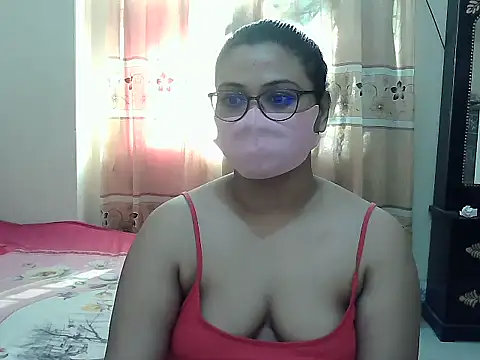 Snapshot of Elena_cruz5 chatting on 10, 11, 2025 Elena cruz5 online show from 10, 11, 2025