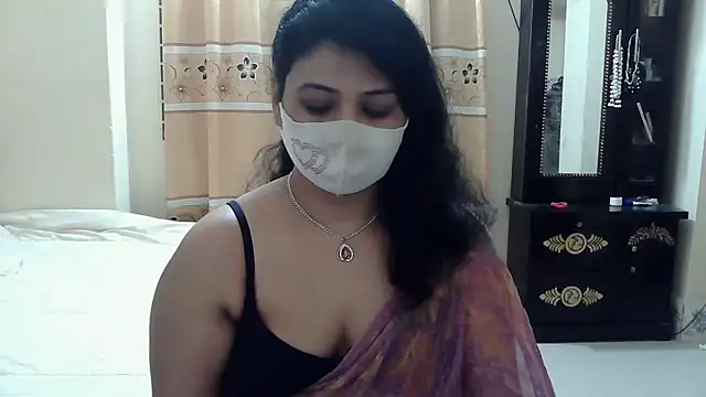 Snapshot of Elena_cruz5 chatting on 18, 11, 2025 Elena cruz5 online show from 18, 11, 2025