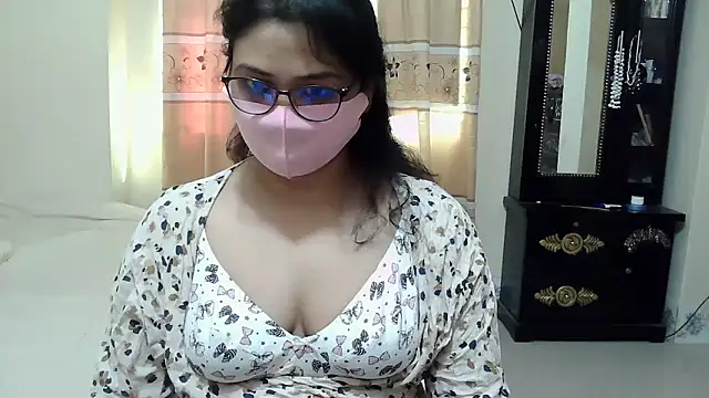 Snapshot of Elena_cruz5 chatting on 19, 11, 2025 Elena cruz5 online show from 19, 11, 2025