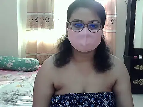 Snapshot of Elena_cruz5 chatting on 26, 10, 2025 Elena cruz5 online show from 26, 10, 2025