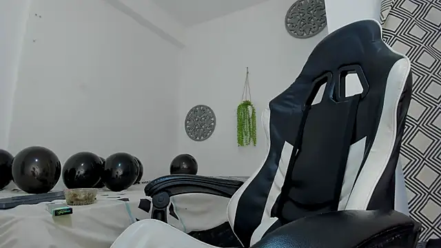 Jax Maliq online show from 16, 10, 2025