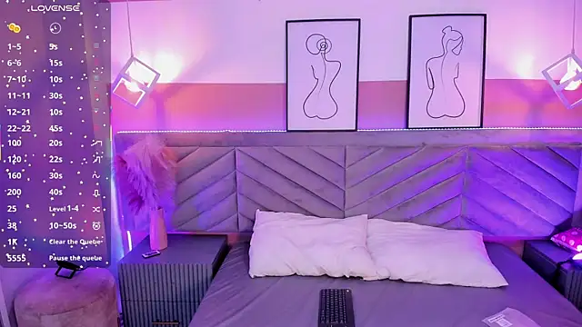 Snapshot of Mia_Valentine_ chatting on 9, 10, 2025 Mia Valentine online show from 9, 10, 2025