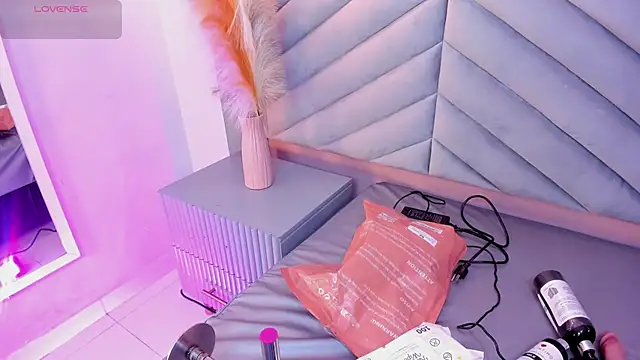 Snapshot of Mia_Valentine_ chatting on 16, 11, 2025 Mia Valentine online show from 16, 11, 2025