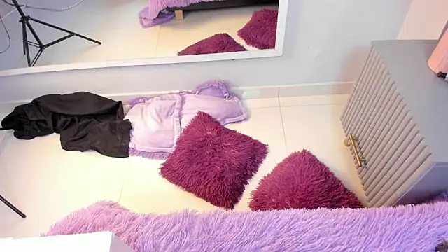 Mia Valentine  online show from 12, 2, 2026