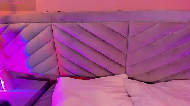 Snapshot of Mia_Valentine_ chatting on 6, 11, 2025 Mia Valentine online show from 6, 11, 2025