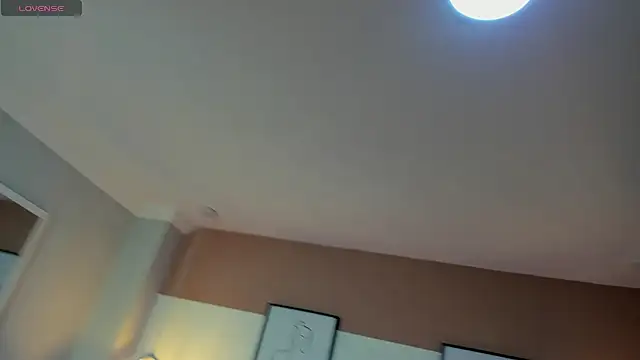 Mia Valentine  online show from 4, 2, 2026