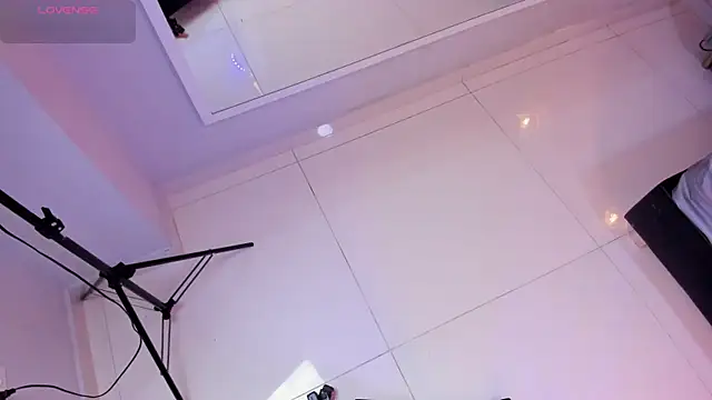 Snapshot of Mia_Valentine_ chatting on 10, 11, 2025 Mia Valentine online show from 10, 11, 2025