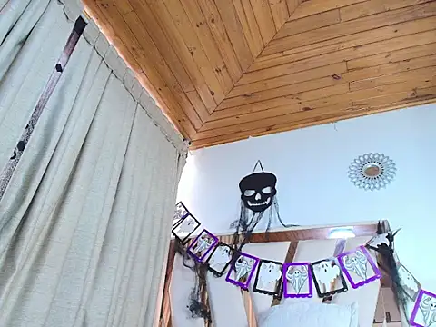 Snapshot of maraa_X chatting on 28, 10, 2025 maraa X online show from 28, 10, 2025