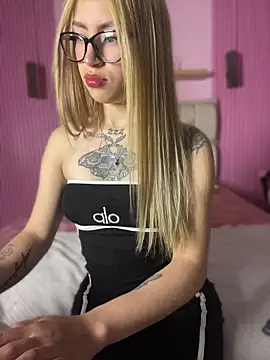 Snapshot of PrettyAshley_ chatting on 7, 5, 2026 PrettyAshley online show from 7, 5, 2026