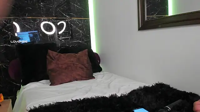 Snapshot of charlotte_line chatting on 27, 10, 2025 charlotte line online show from 27, 10, 2025