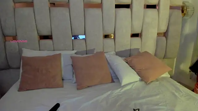 Snapshot of charlotte_line chatting on 2, 12, 2025 charlotte line online show from 2, 12, 2025