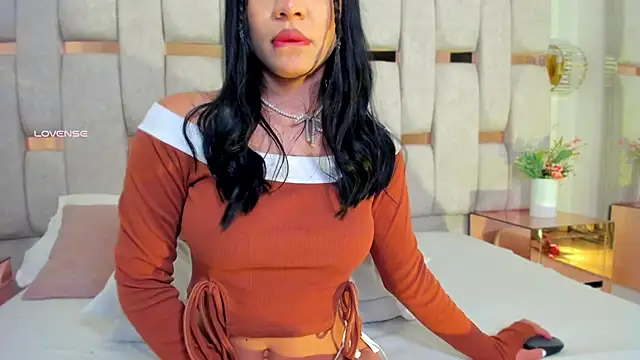 Snapshot of charlotte_line chatting on 10, 10, 2025 charlotte line online show from 10, 10, 2025