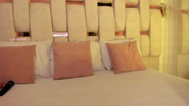 Snapshot of charlotte_line chatting on 15, 10, 2025 charlotte line online show from 15, 10, 2025