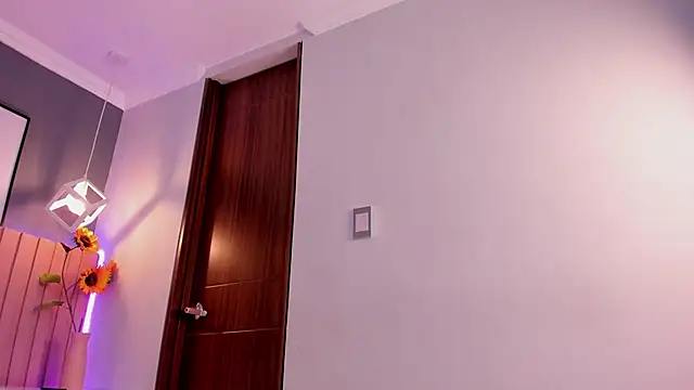 Nina Ford online show from 28, 10, 2025